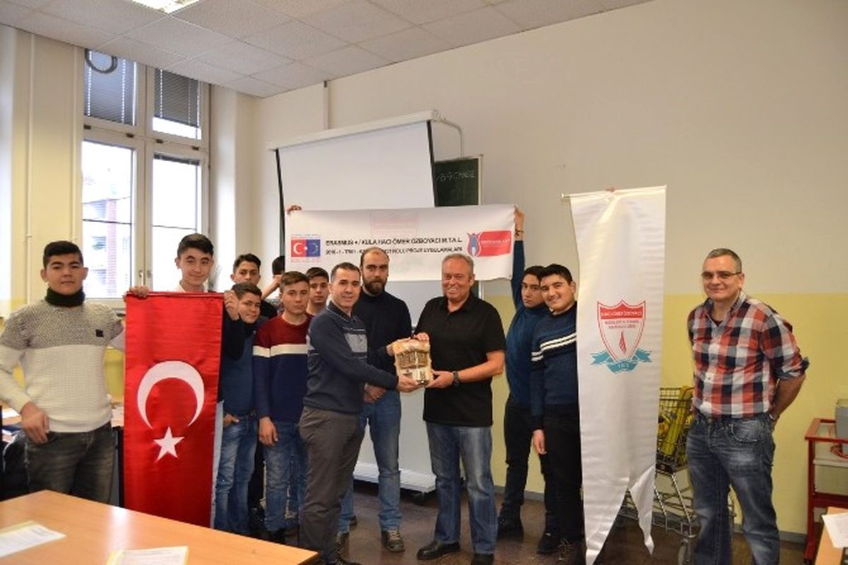 Öğrenciler Viyana\'dan Döndü