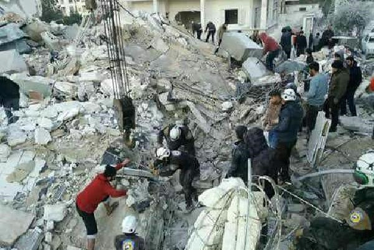 Ruslar İdlibi\'i Bombaladı 8\'i Çocuk 20 Kişi Öldü