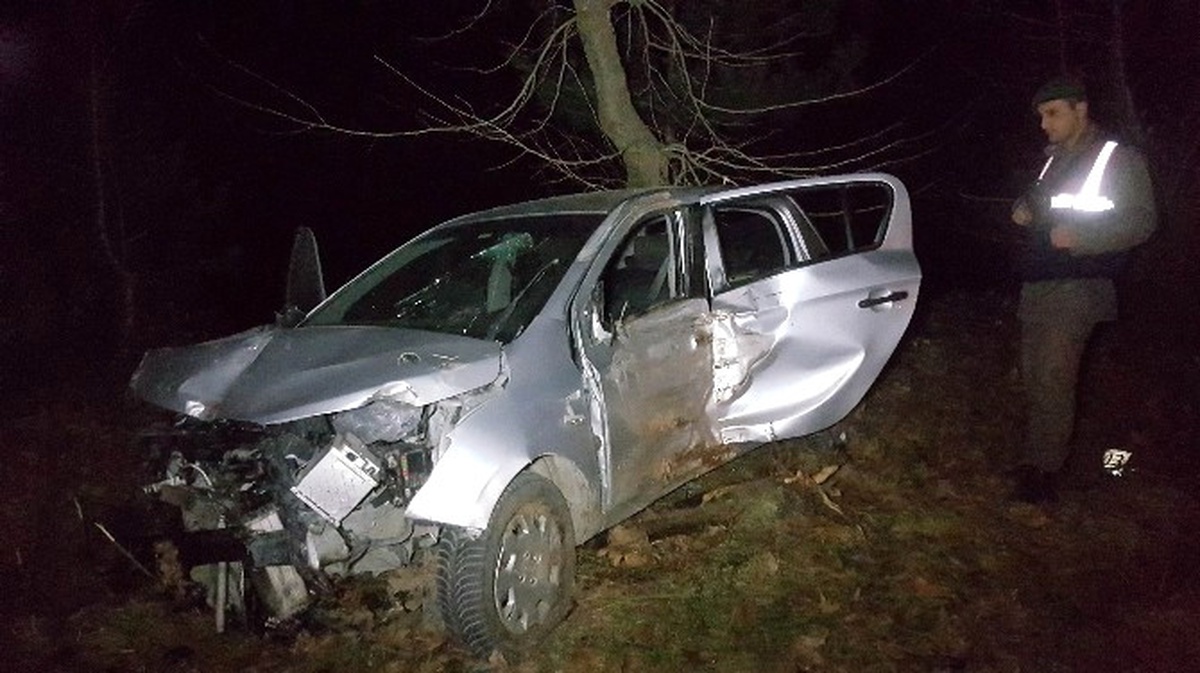 Samsun\'da Otomobil Şarampole Yuvarlandı: 1 Ölü, 2 Yaralı