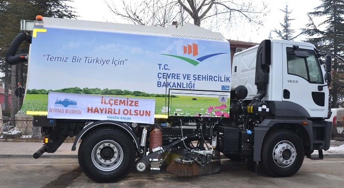 Seyitgazi Belediyesi\'ne Yol Süpürme ve Temizleme Aracı