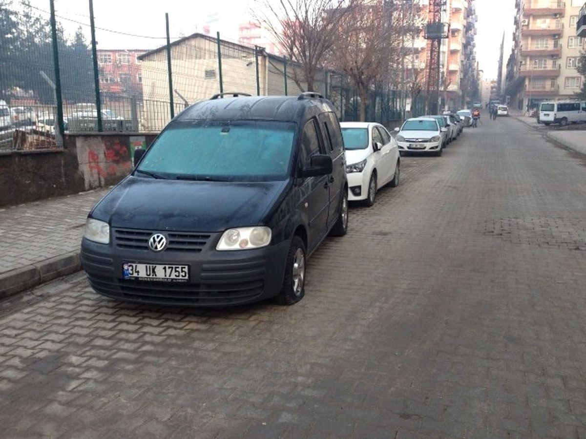 Siirt\'te Araçların Lastikleri Patlatıldı