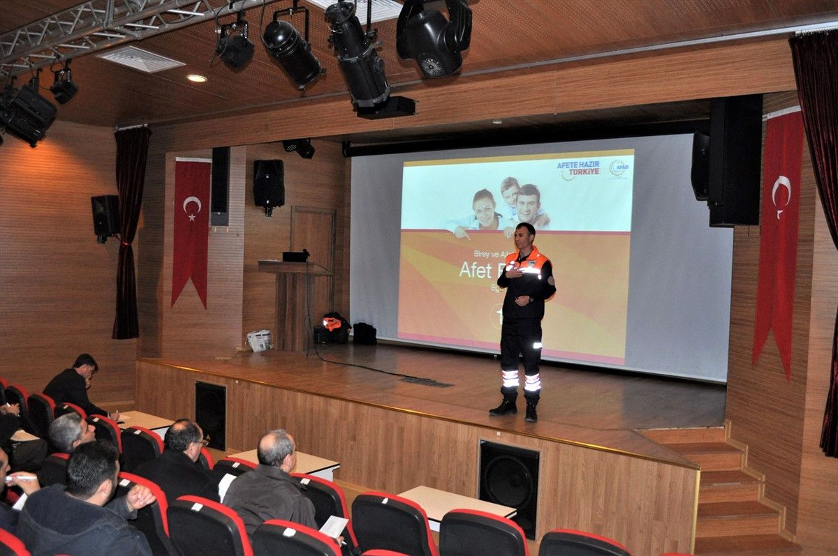 Simav\'da Din Görevlilerine Afet Eğitimi Verildi