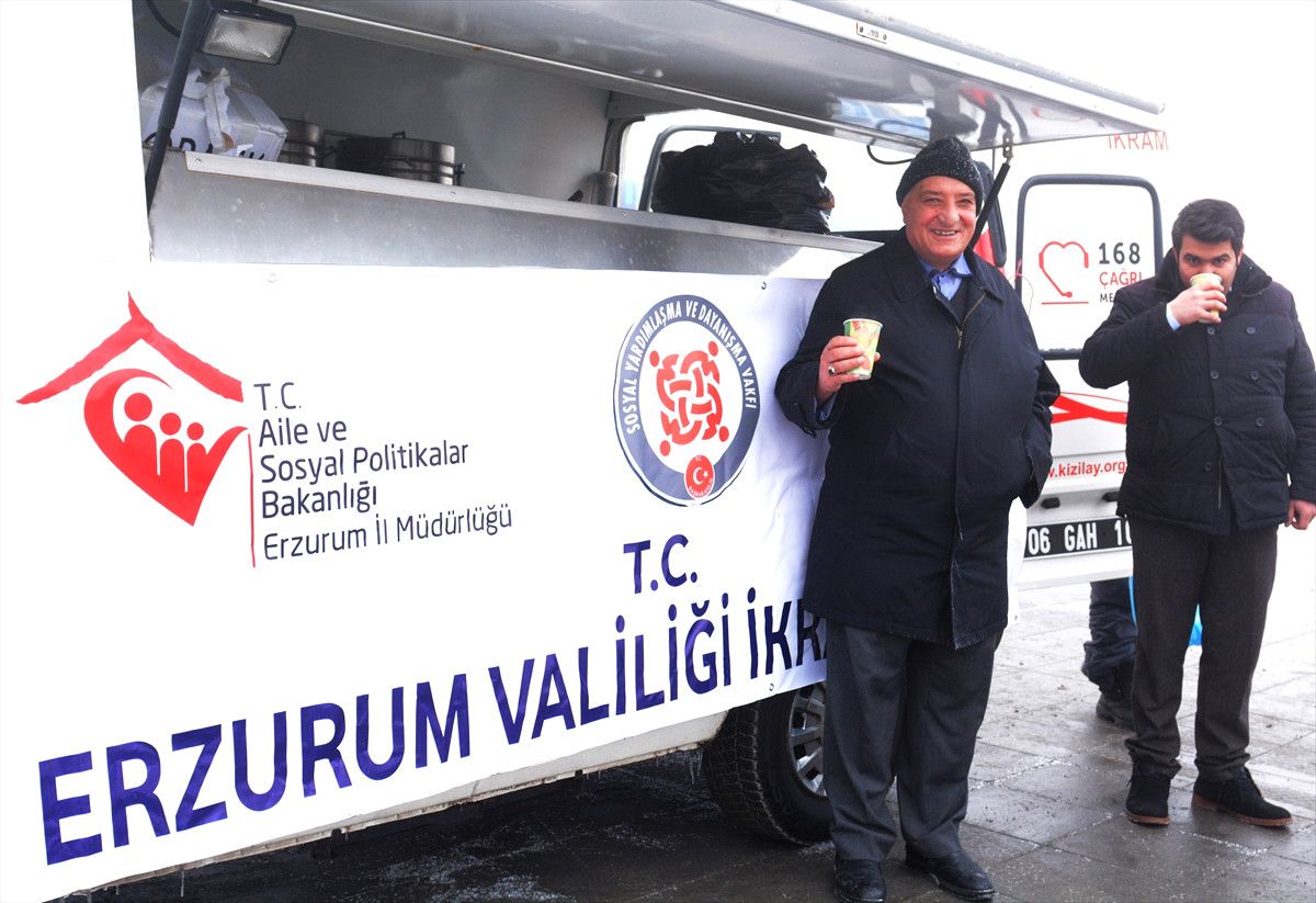 Soğuk Havada Vatandaşlara Çorba İkramı