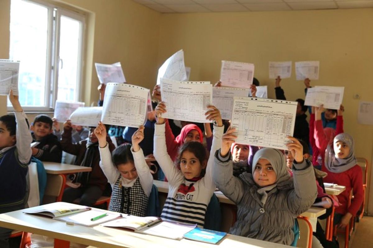 Suriyeli Öğrencilerin Karne Sevinci