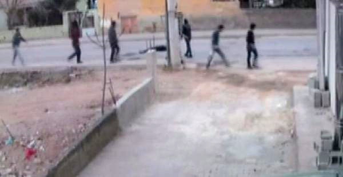 Suriyelilerin Taşlı Sopalı Kavgası Güvenlik Kamerasında