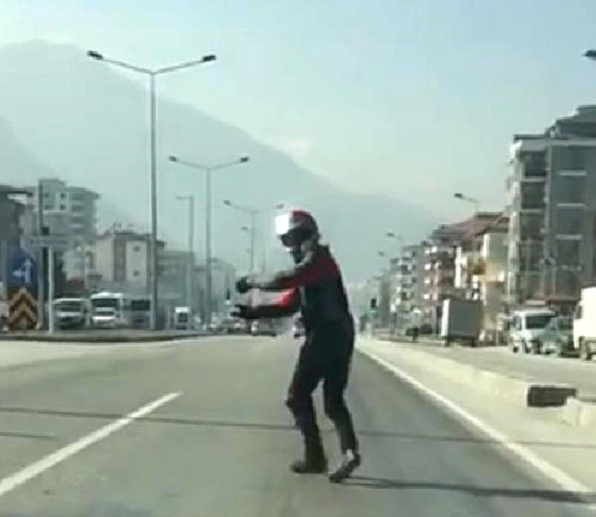 Tek Eksiği Motosiklet Olan Genç Güldürdü