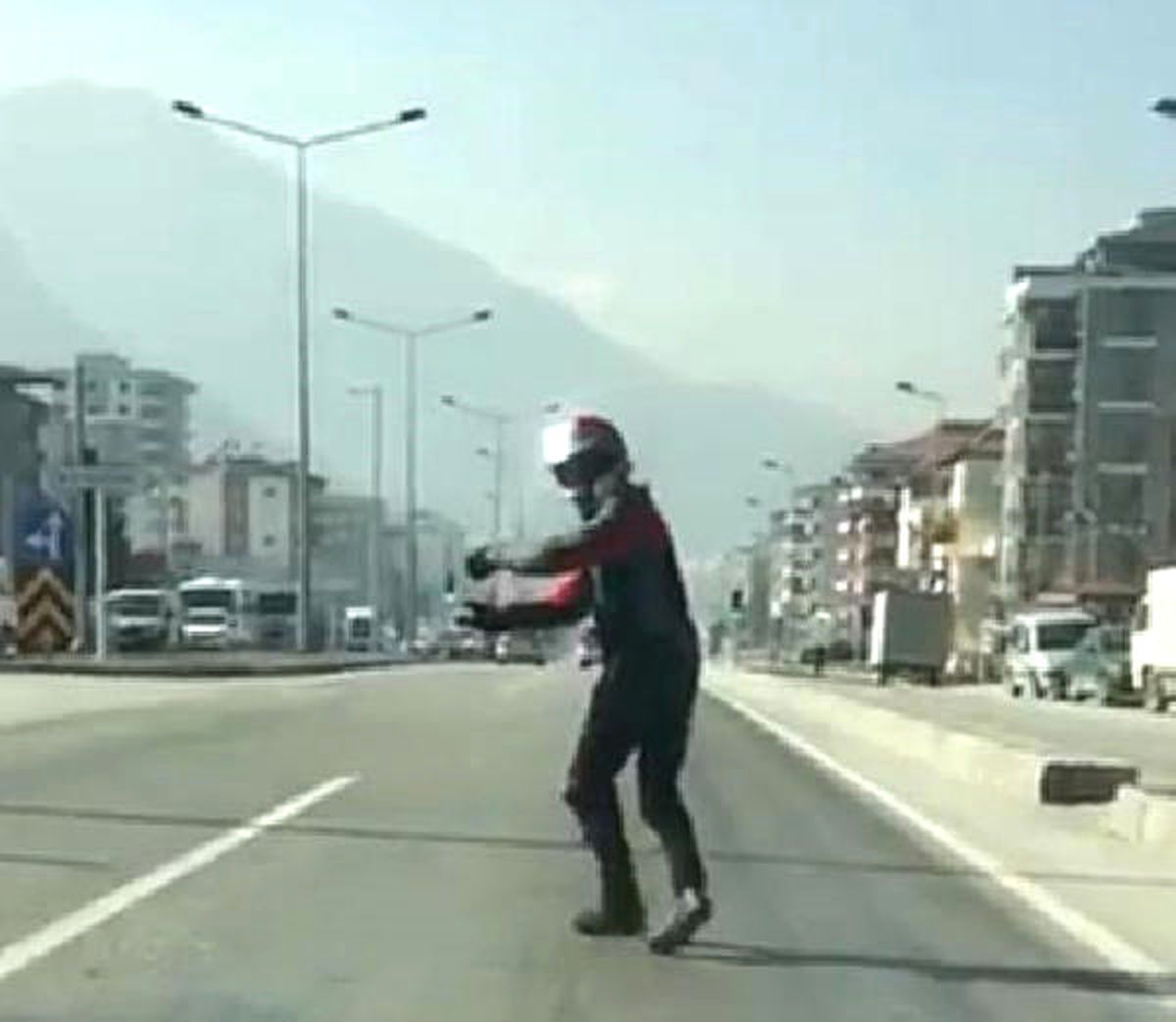 Tek Eksiği Motosiklet Olan Genç Güldürdü