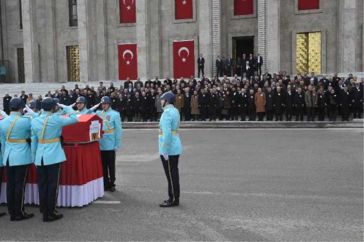 Trafik Kazasında Hayatını Kaybeden Enver Öktem İçin TBMM\'de Cenaze Töreni Düzenlendi