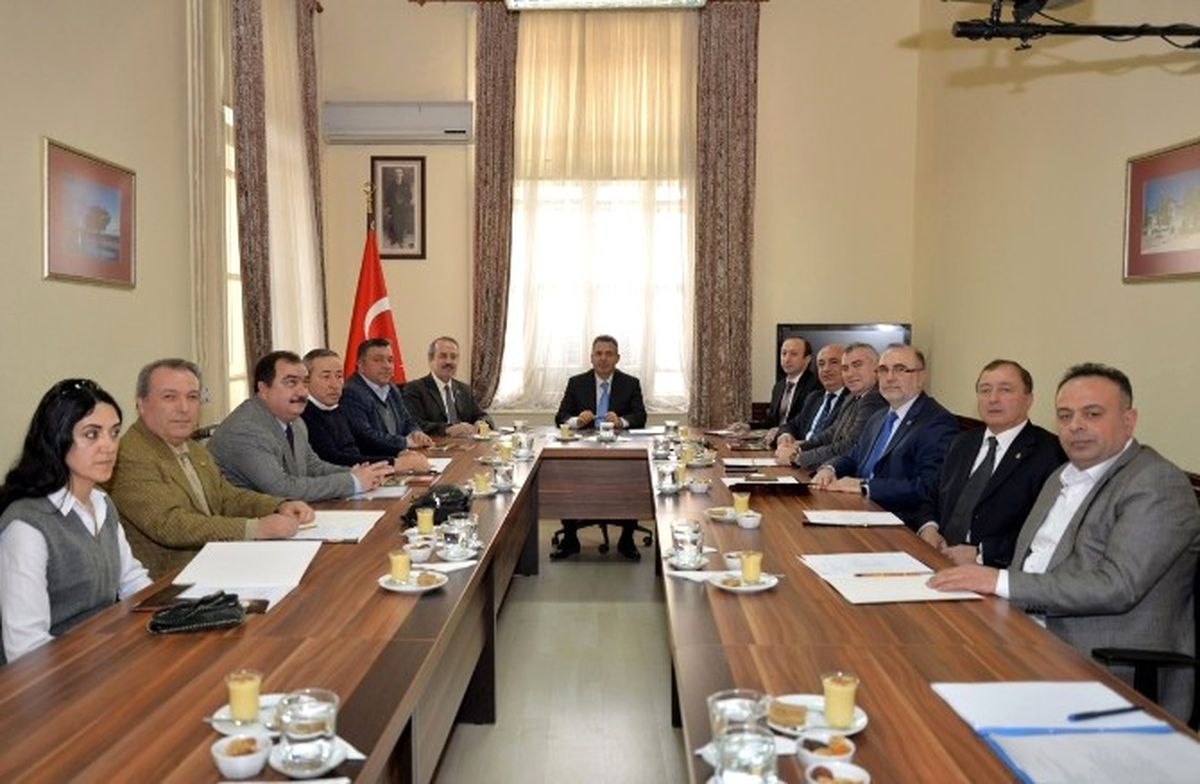 Vali Elban Mesleki Sivil Toplum Kuruluşları Temsilcileri ile Bir Araya Geldi