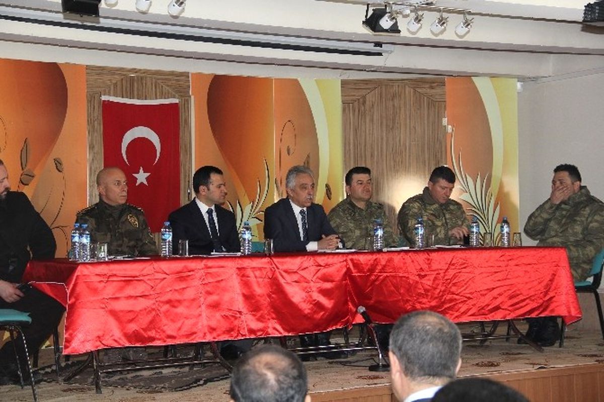 Vali Toprak Şemdinli\'de İncelemelerde Bulundu
