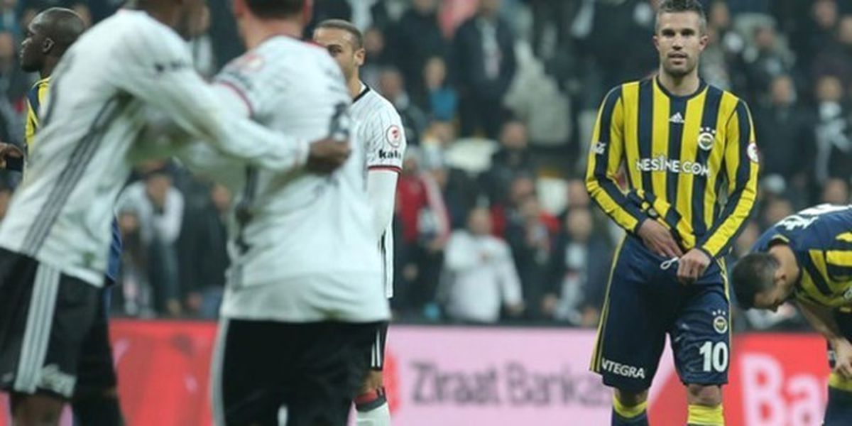 Flaş! Van Persie Hakkında Karar Verildi