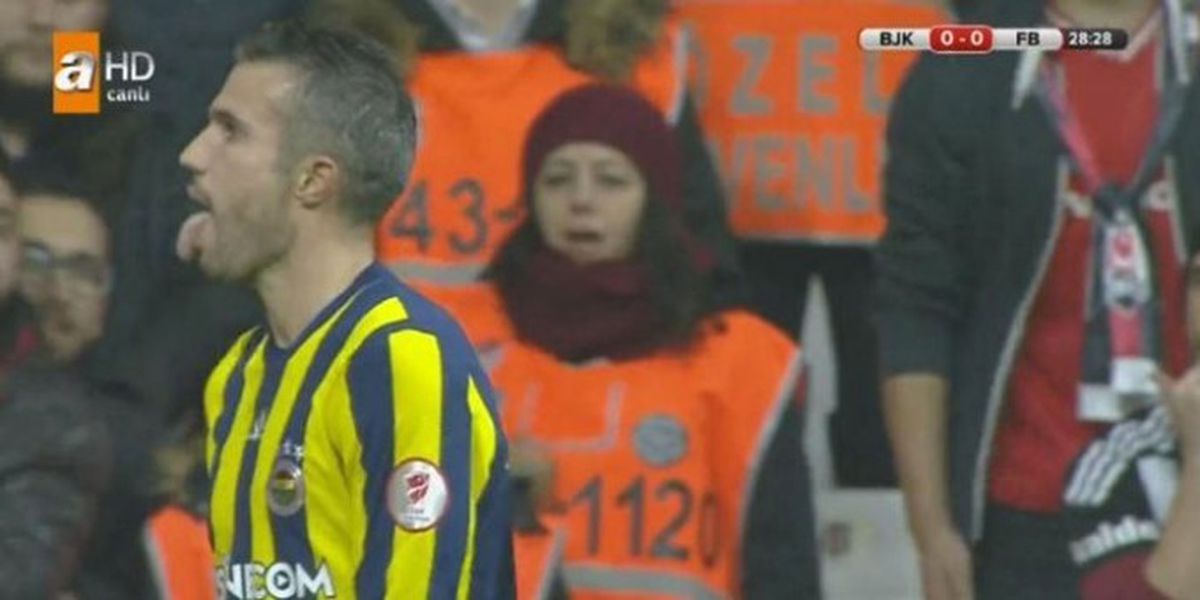 Van Persie Şorttan Kurtardı Ama...