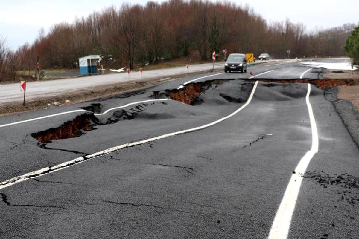 Yeni Yapılan Duble Yol Çöktü (2)