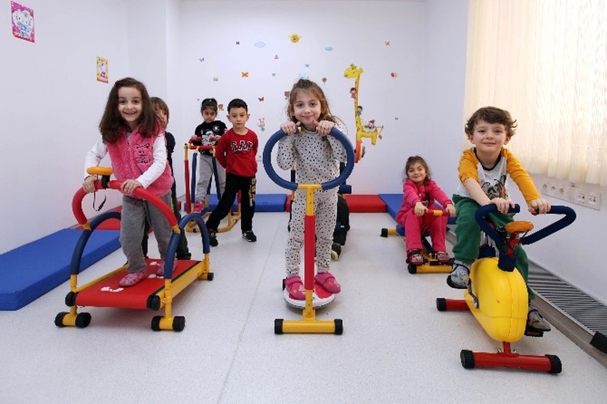 Yenimahalle\'nin Çocuklarına Minik Spor Aletleri