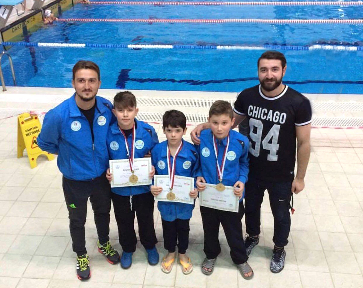 Yıldırımlı Yüzücüler Türkiye Şampiyonluğunu Yarıladı