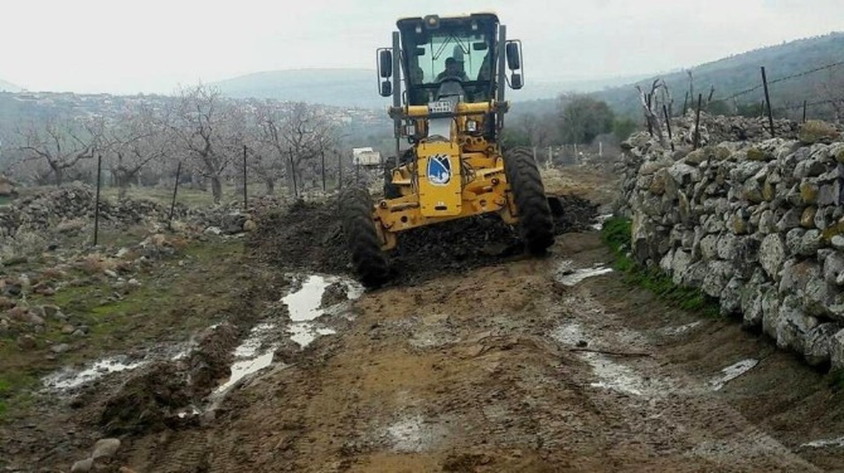 Yunusemre\'de Arazi Yolları Yenileniyor
