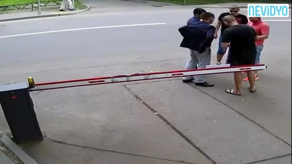 1 Saniyede 2 Kişiyi Devirdi