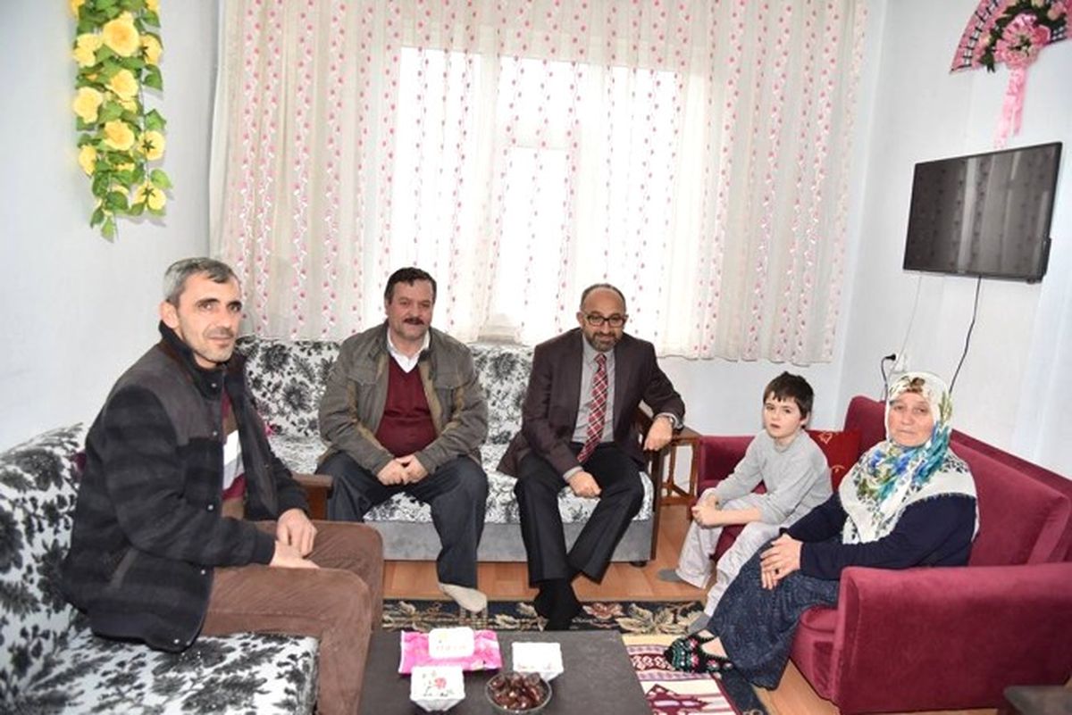 Başkan Üzülmez, Ev Ziyaretlerini Sürdürüyor