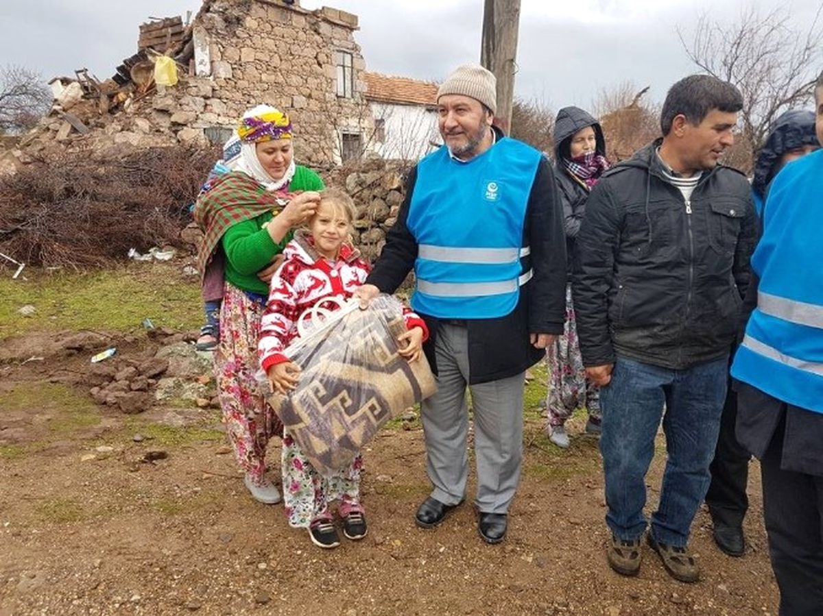 Beşir Derneği\'nden Depremzedelere Yardım