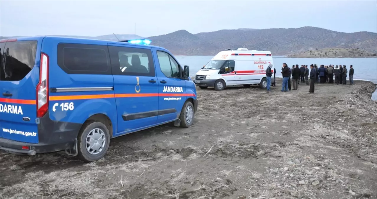 Buz Tutan Barajda Balık Tutmak İsterken Canından Oldu