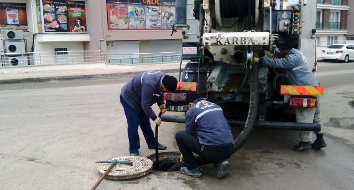 Çankırı\'da Yağmur Suyu Kanalları Temizleniyor