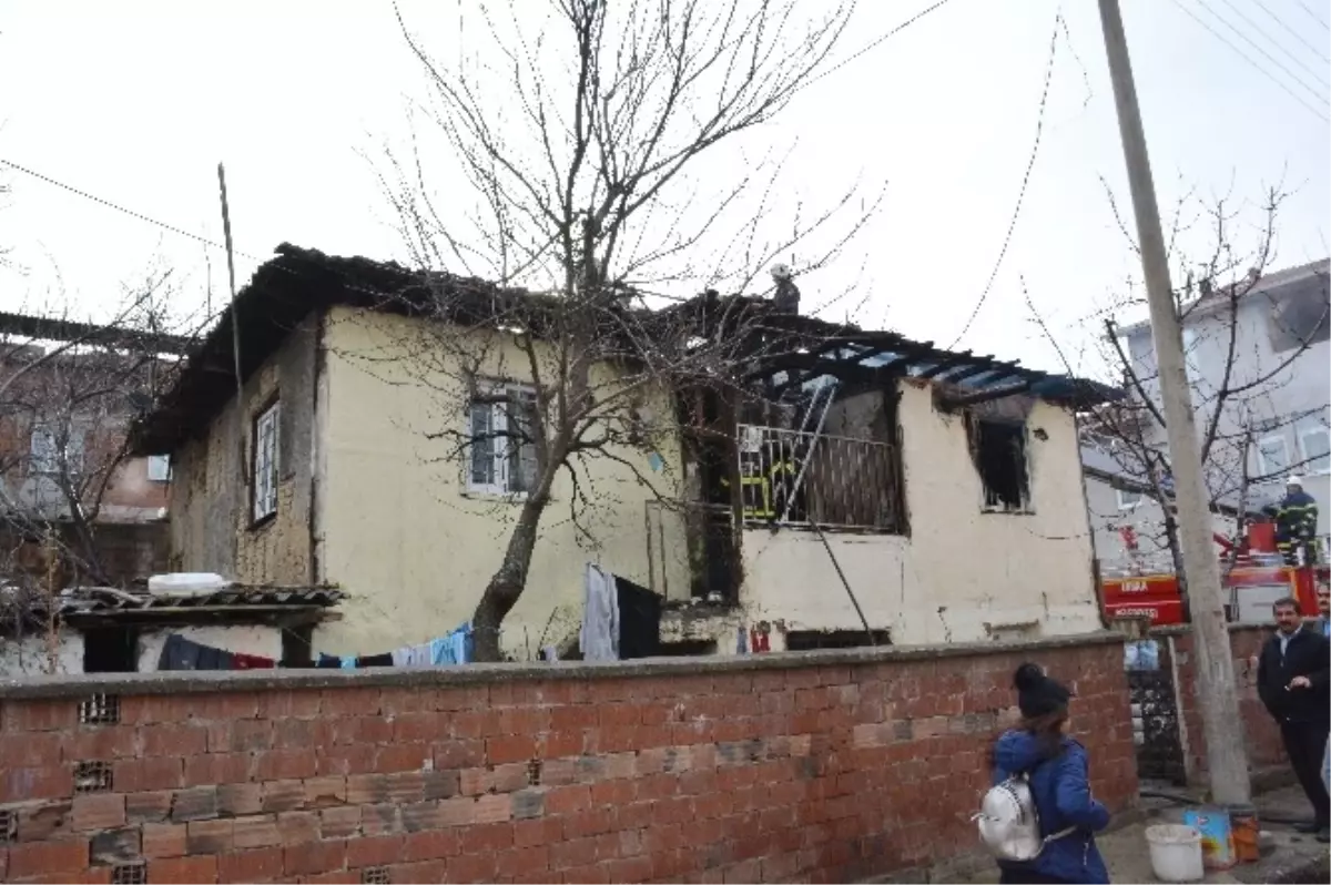 Erbaa\'da İki Katlı Ahşap Binada Yangın