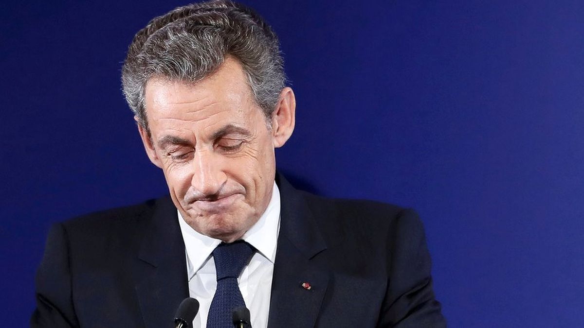 Eski Fransa Cumhurbaşkanı Sarkozy \'Usulsüzlük\' İddiasıyla Yargılanacak