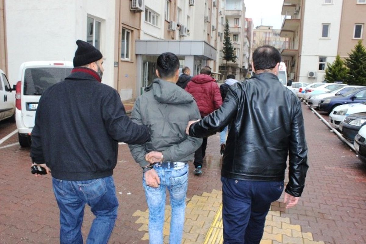 İçki ve Sigara Çalan Şahıslar Yakalandı