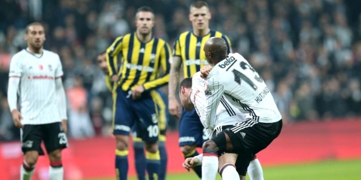 İşte Van Persie\'nin Savunması!