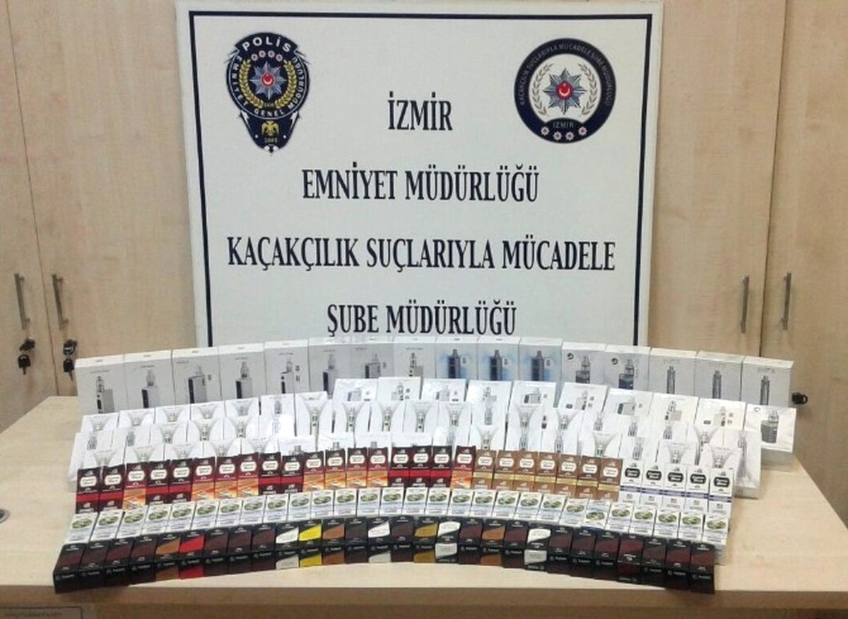 İzmir\'de Elektronik Sigara Ele Geçirildi