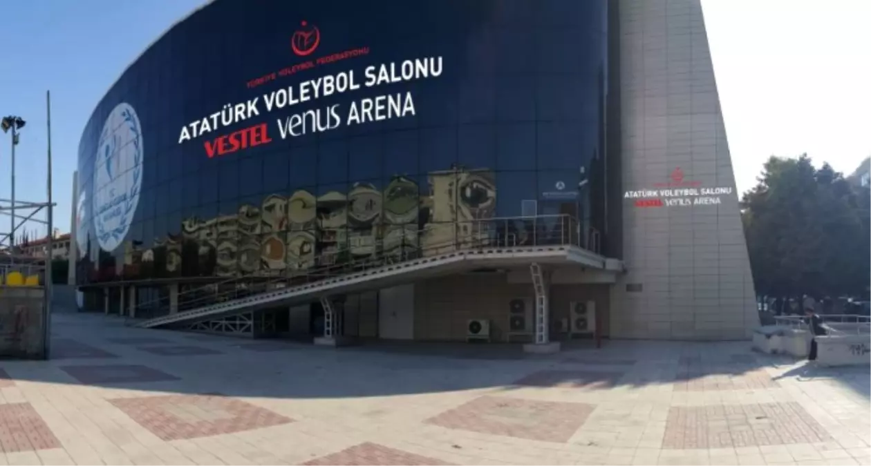 İzmir\'deki Voleybol Salonunun Adı Değişti