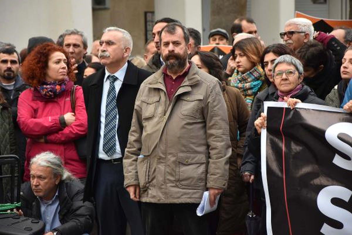İzmir\'den İhraçlara Tepki
