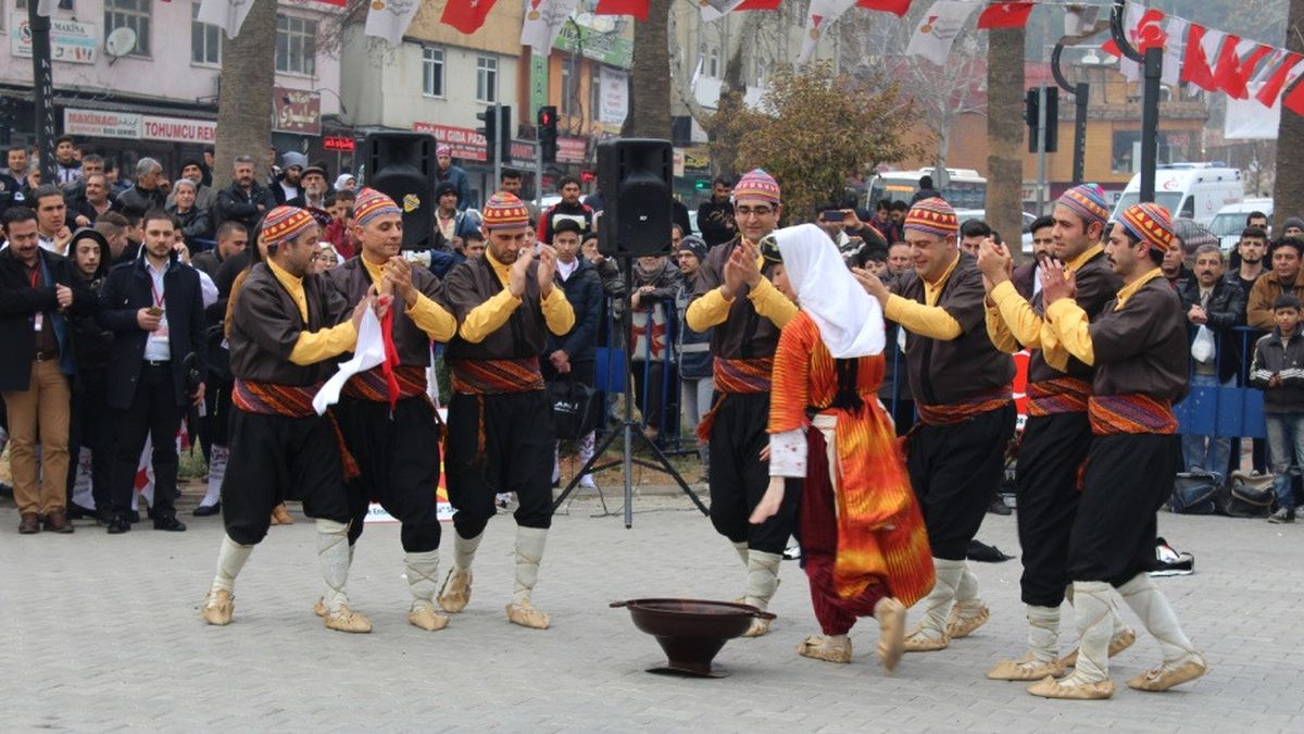 Kahramanmaraş\'ta Uluslararası Halk Oyunları Gösterisi Düzenlendi