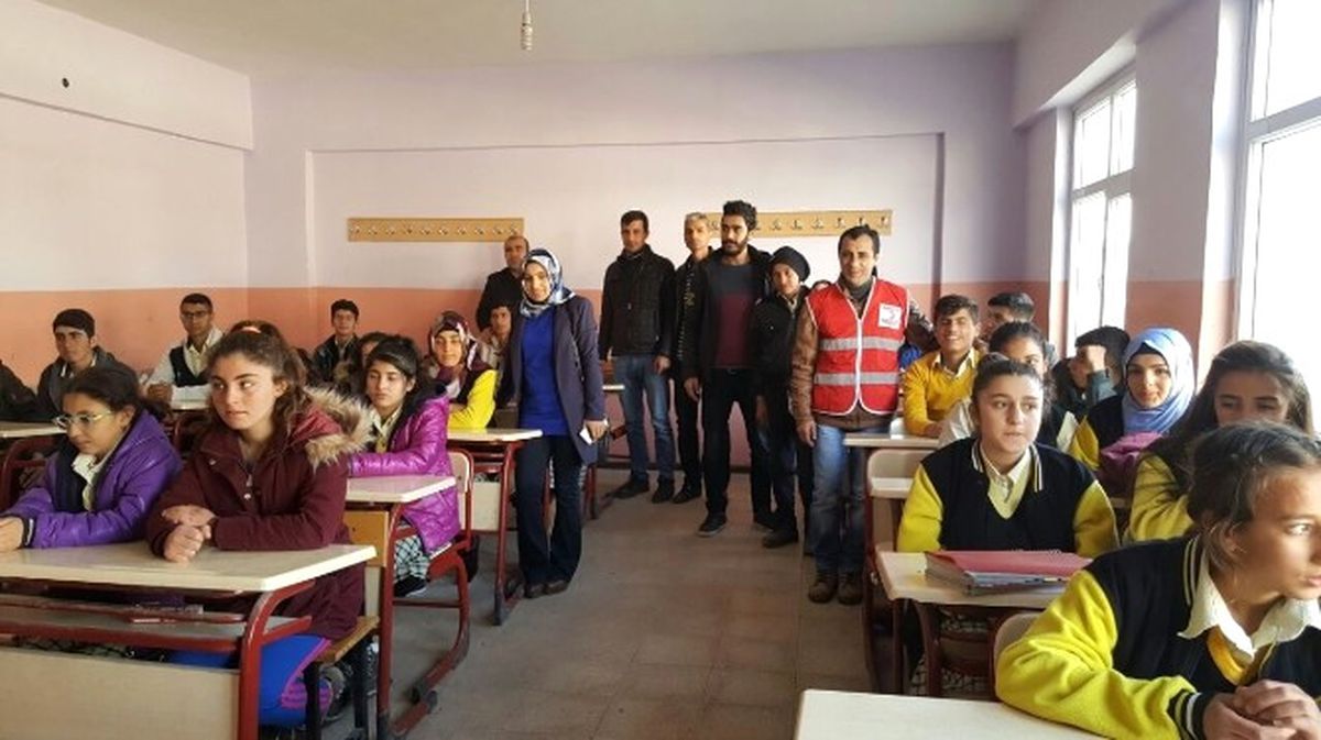 Kızılay\'dan Öğrencilere Yardım