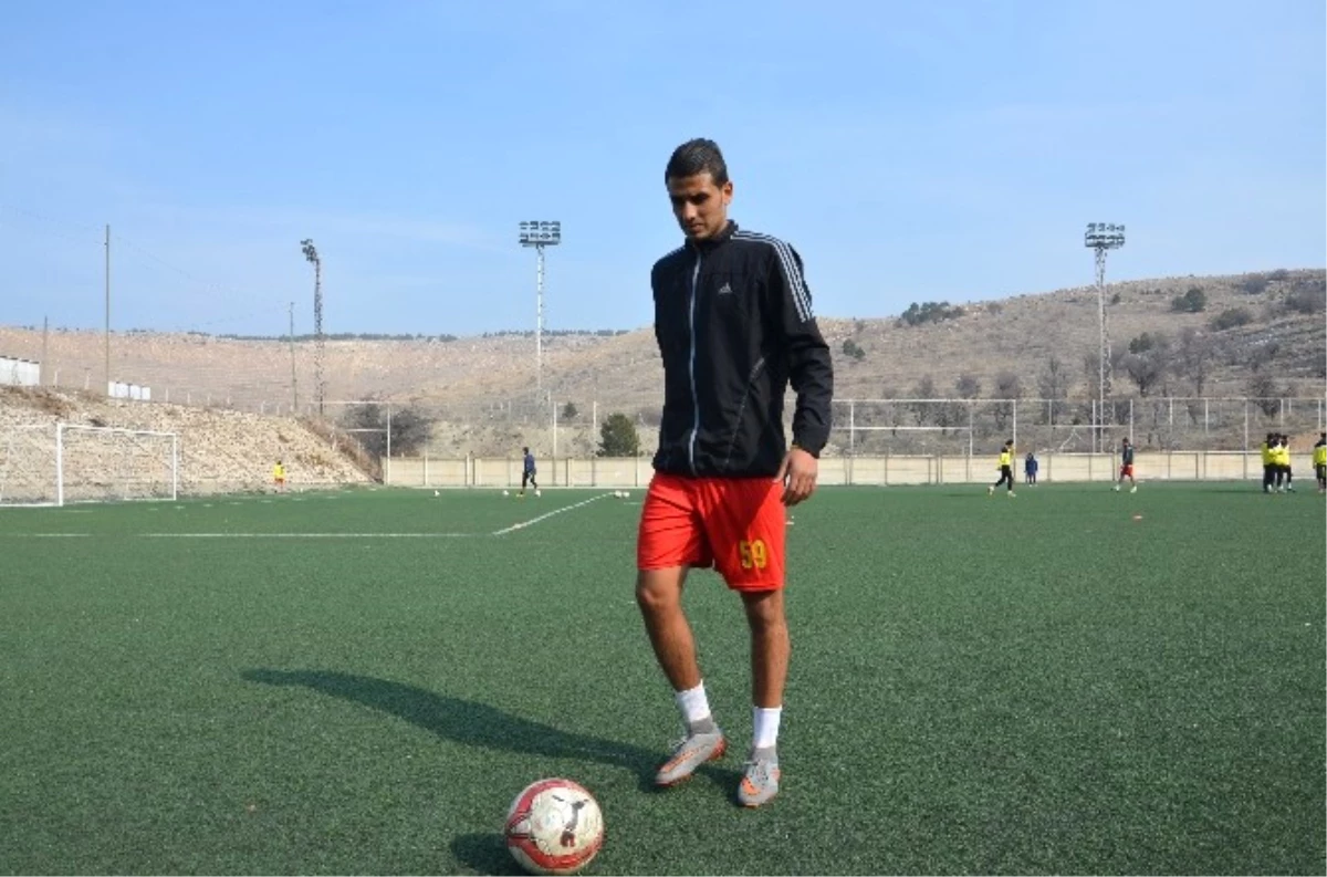 Libya\'daki İç Savaştan Kaçıp, Futbol Sevdası İçin Malatya\'ya Geldi