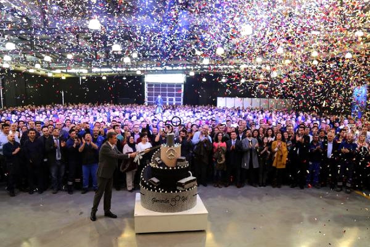 Mercedes-Benz Türk 50. Yılını Çalışanlarıyla Kutladı