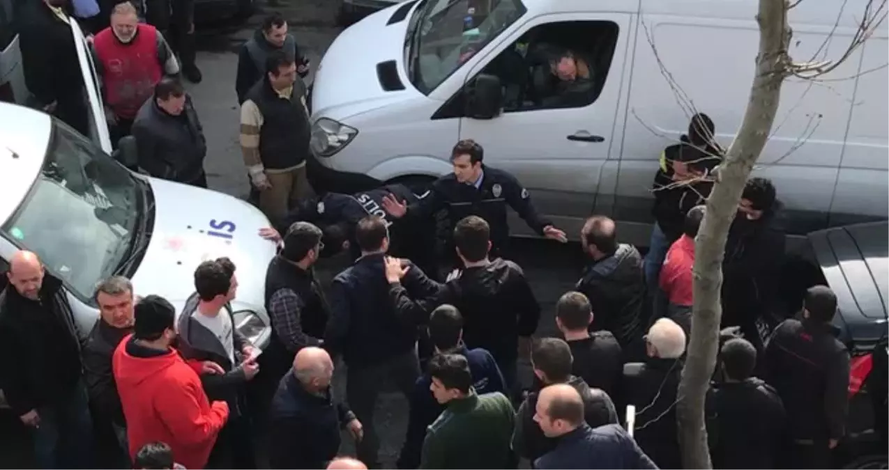 Esnaf, Polise Saldıran Uyuşturucu Satıcılarını Linç Etmeye Çalıştı
