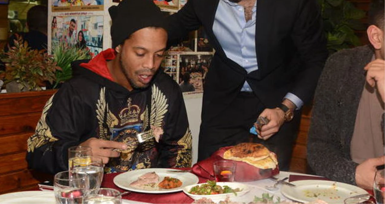 Ronaldinho, İstanbul Ziyaretinde Kendinden Geçti