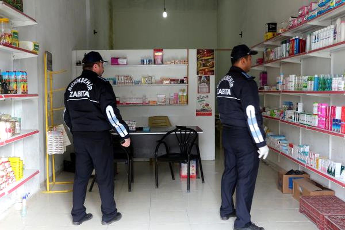 Suriyelilerin Bakkal Görünümlü Ruhsatsız Diş Kliniğine Baskın