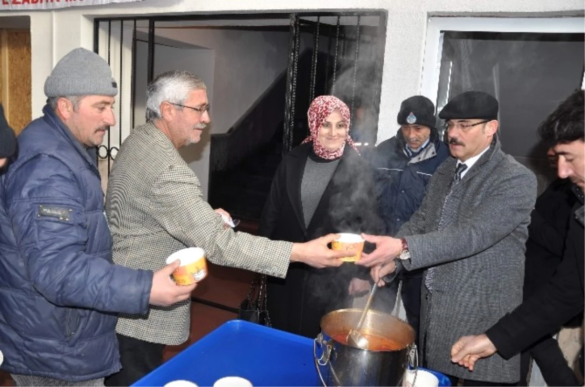 Vali Yurtnaç, Pazarcı Esnafına Çorba İkram Etti