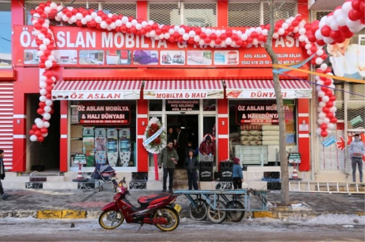 Viranşehir de Kaymakam Cimşit Mobilya Mağazanın Açılışını Yaptı
