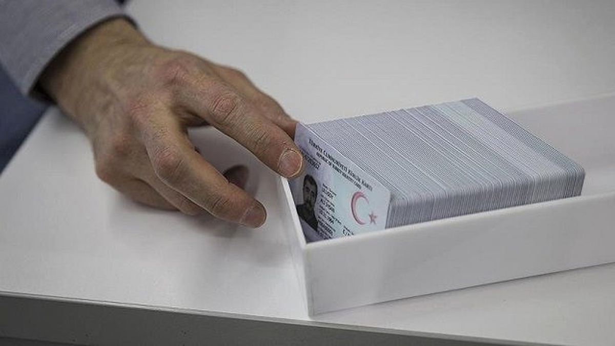 Yeni Çipli Kimlik Kartı İçin Geceden Sıraya Girdiler