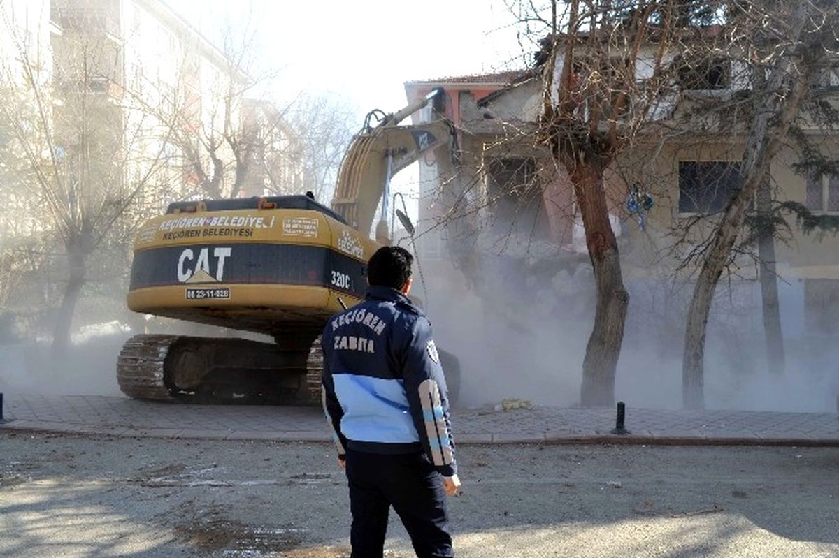 Zabıtadan Metruk Yapılara Sıkı Takip