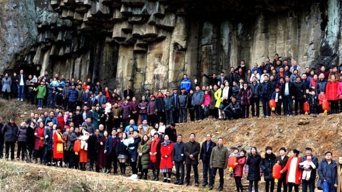 500 Kişilik Çinli Aile Tek Fotoğraf Karesine Sığdı