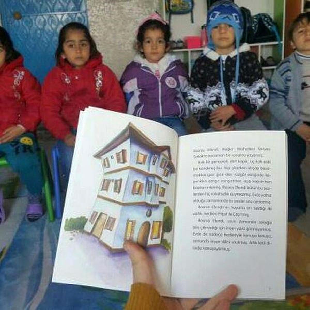 Ağaçtaki Kitabı Alıyorlar Alamayanlara Postalıyorlar
