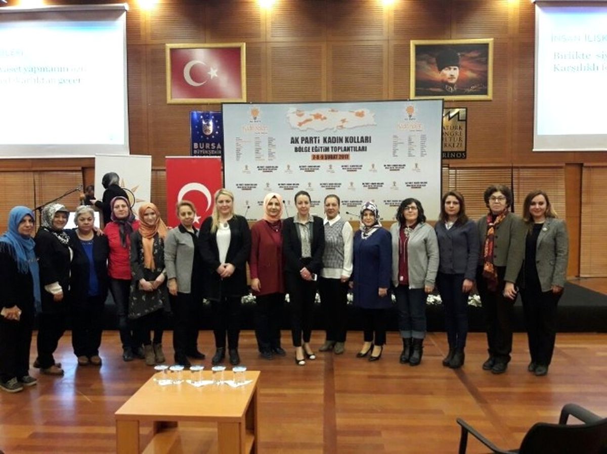 AK Parti Eskişehir Kadın Kolları da Bursa\'daki Bölge Eğitim Toplantılarına Katıldı