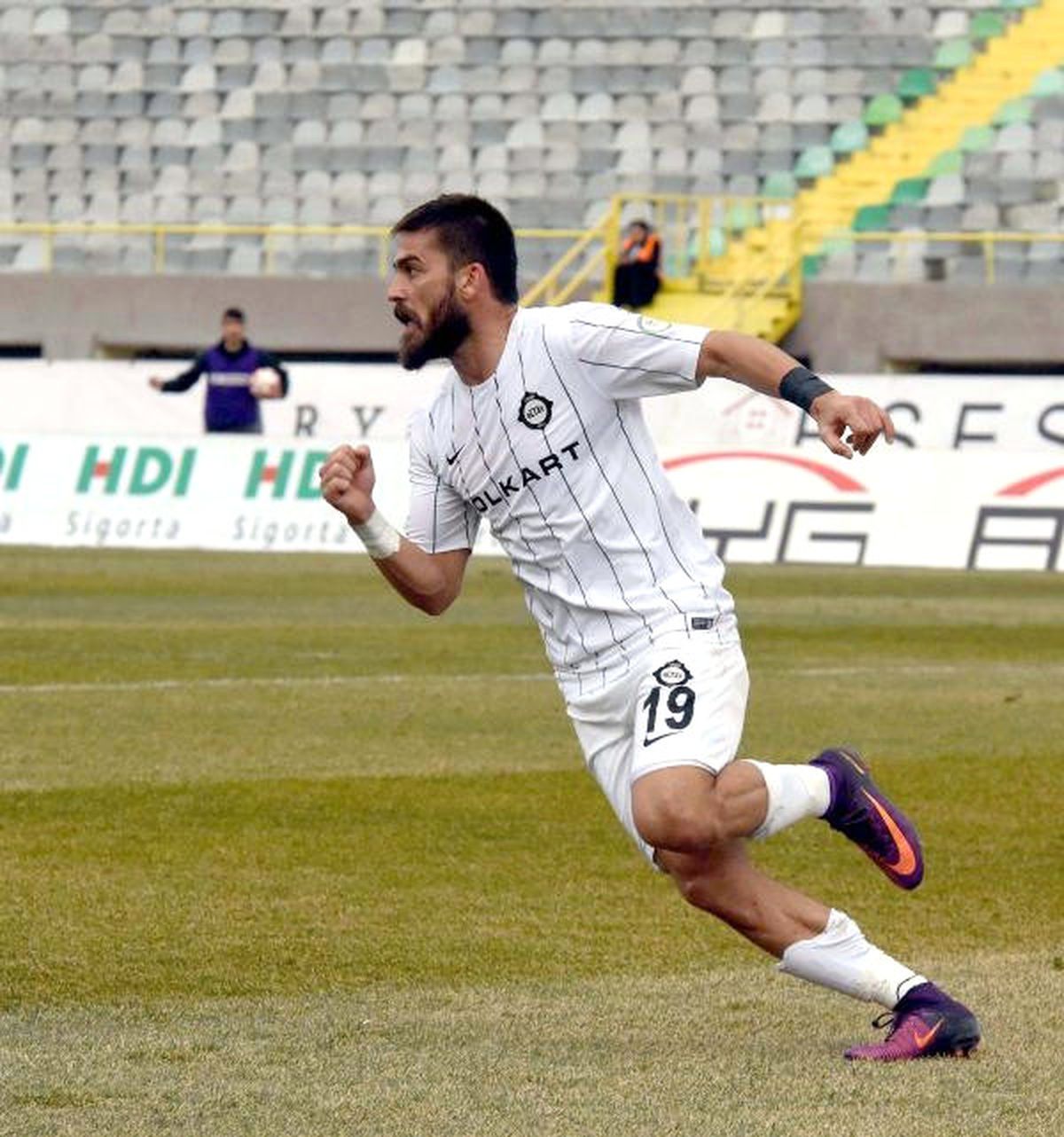Altay\'da Abdülkadir Performansıyla Beğeni Topluyor