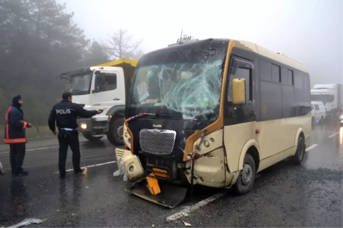 Arnavutköy\'de Zincirleme Trafik Kazası