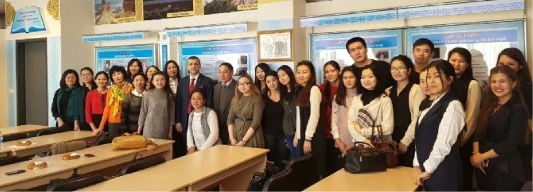 Astana Avrasya Milli Üniversitesinde "Hoca Ahmet Yesevi\'yi Anlamak" Konferansı Düzenlendi