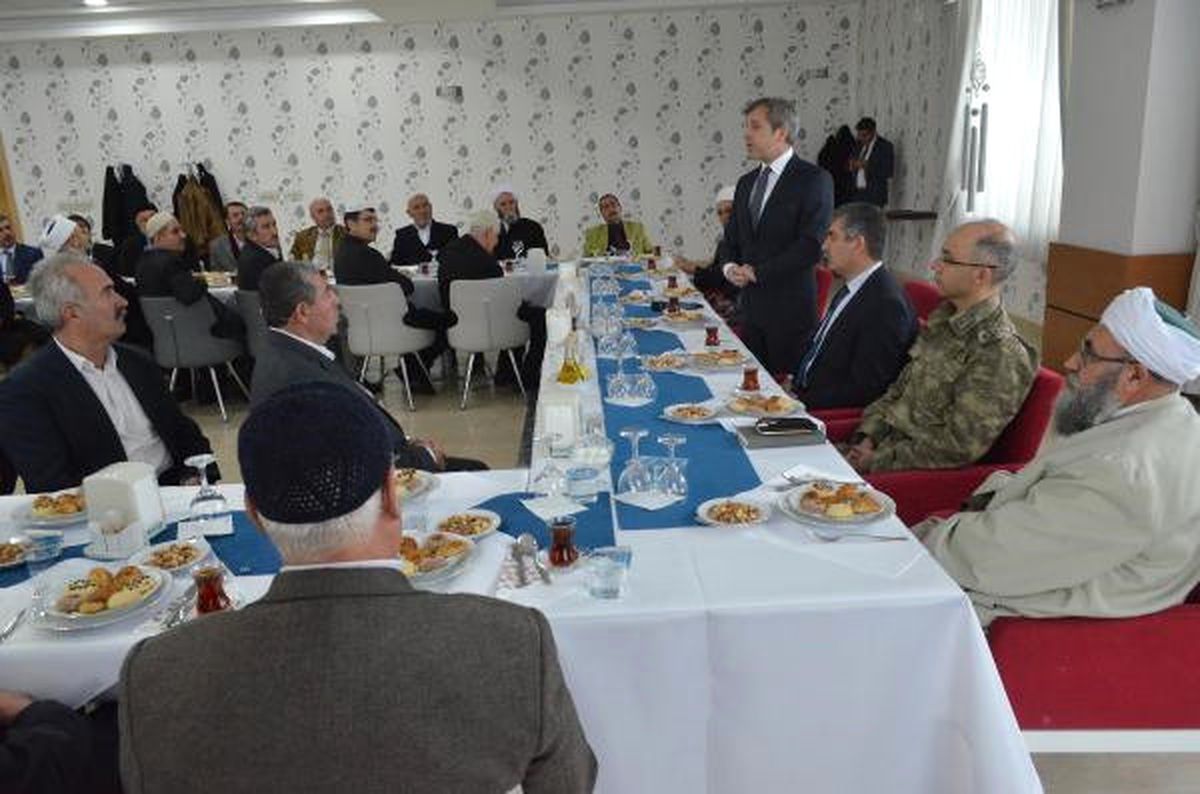 Bitlis Valisi Kanaat Önderleri ile Bir Araya Geldi